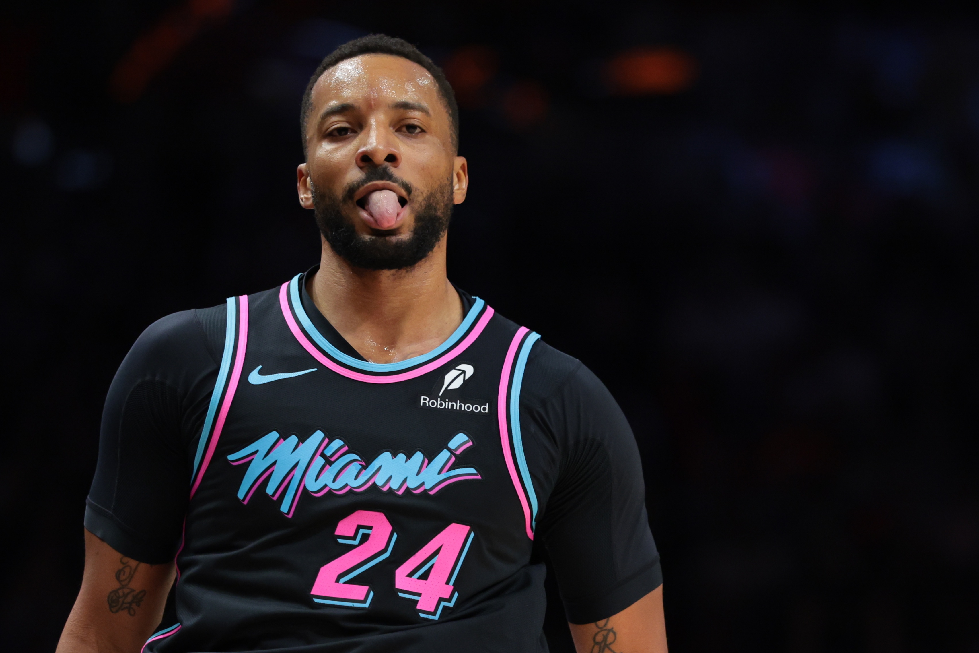 百度体育-正负值+13最高！鲍威尔18中10贡献27分5板 三分10中4