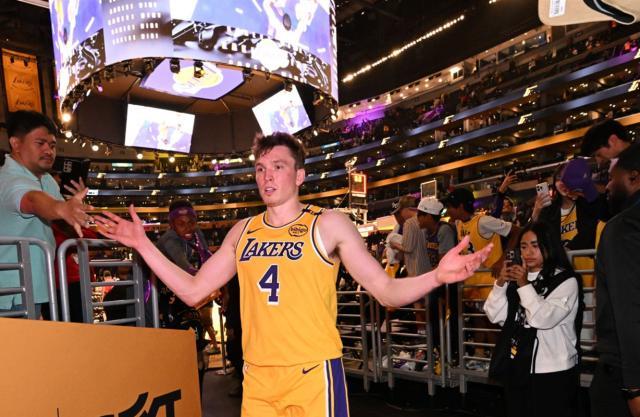 百度体育官网-湖人新惊喜！23岁菜鸟崛起：三分5中5变詹皇绝配