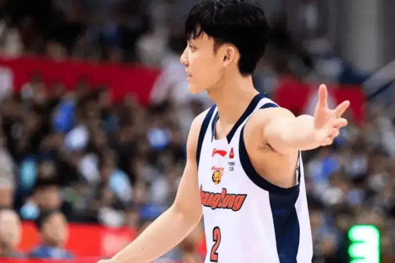 百度体育官网-徐杰出战27分钟，投篮9中3、三分4中2得到8分4篮板7助攻